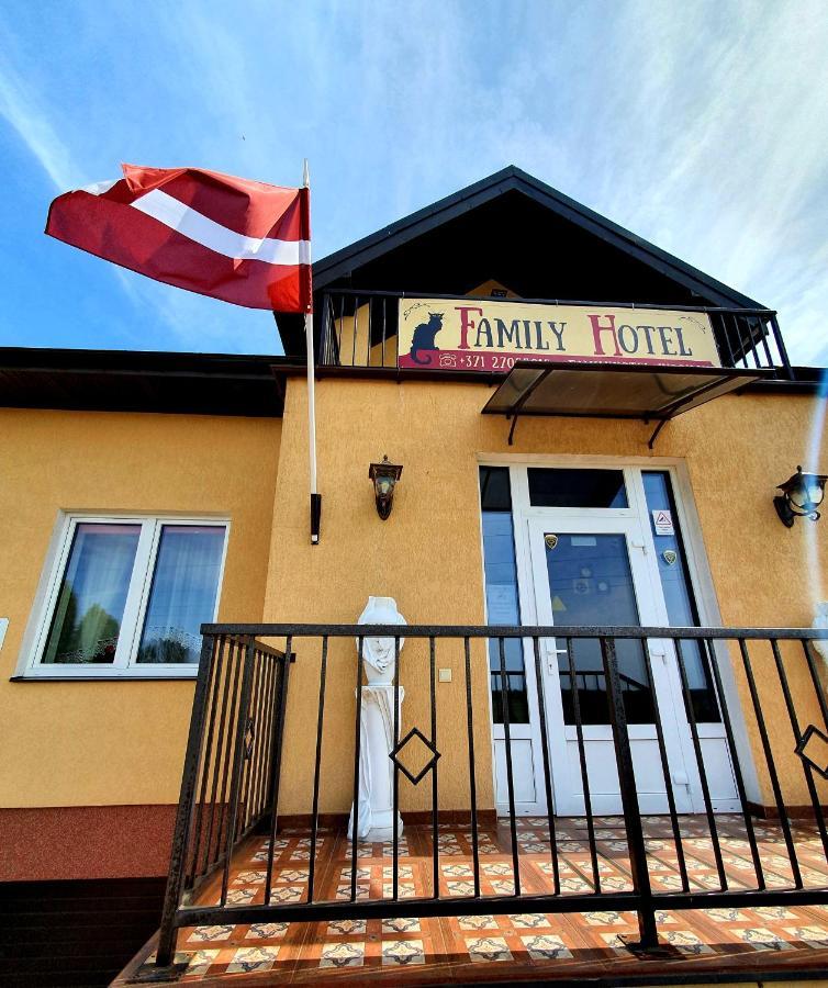 Family Hotel داوُجافبيلسْ المظهر الخارجي الصورة