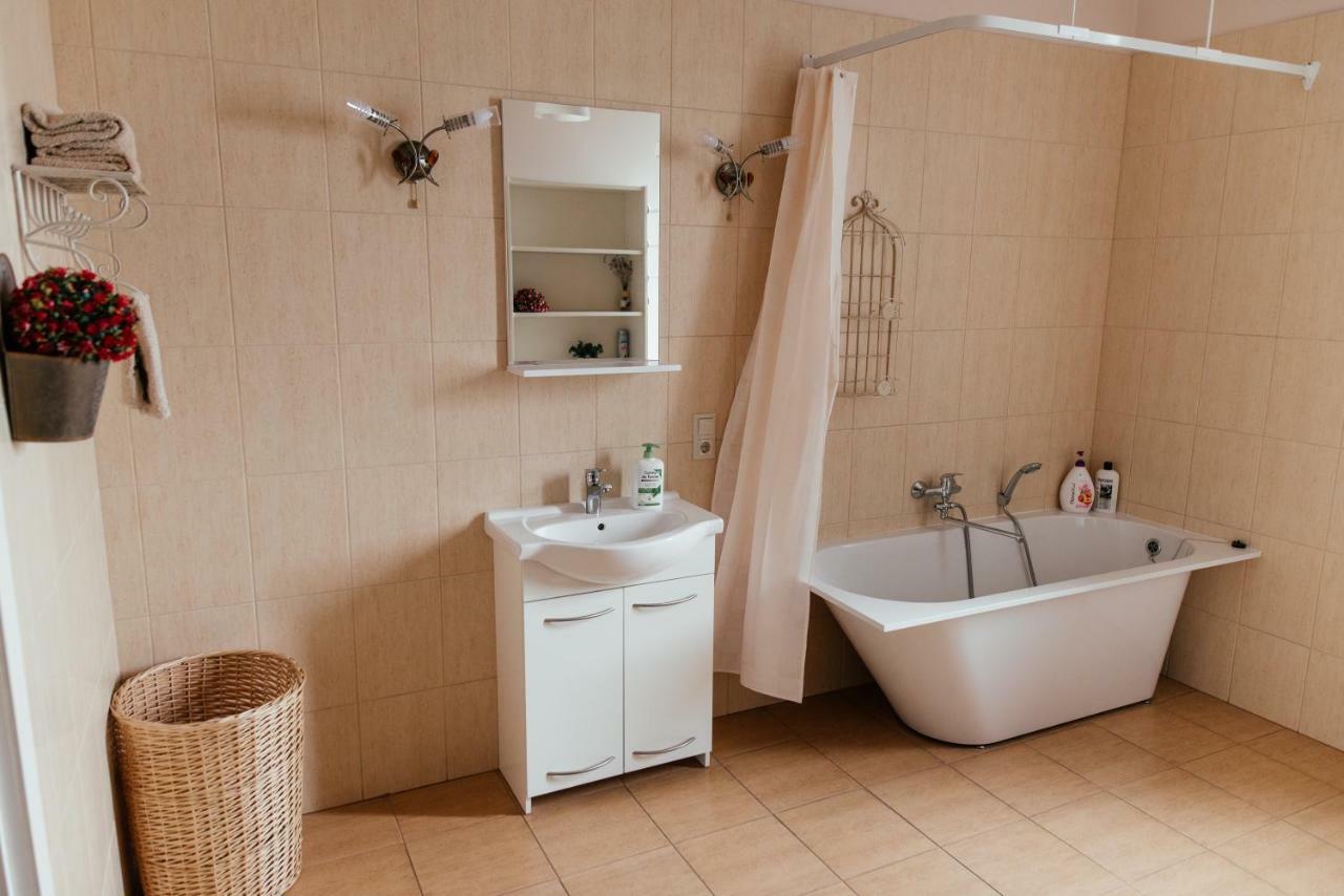 Family Hotel داوُجافبيلسْ المظهر الخارجي الصورة